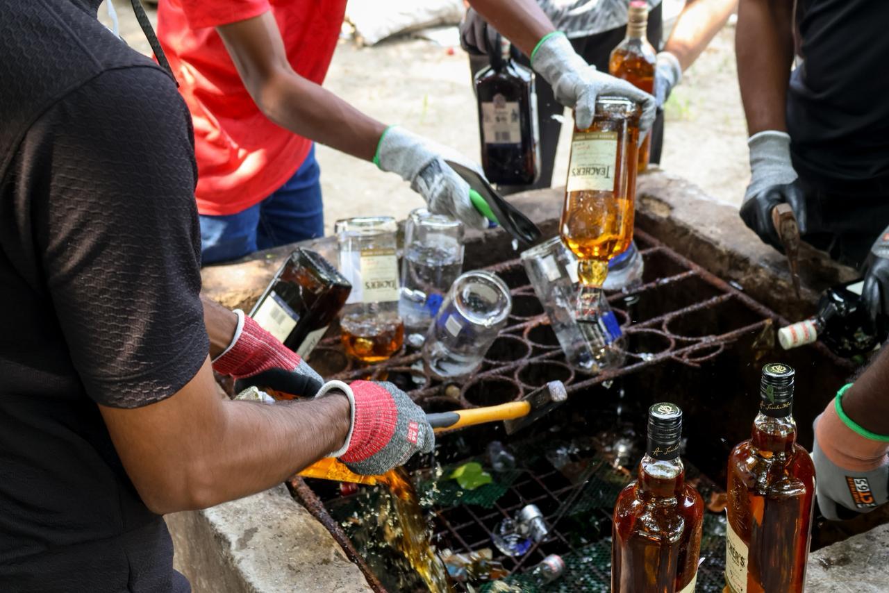 ފުލުހުންގެ ބެލުމުގެ ދަށުގައި ހުރި ގިނަ އަދަދެއްގެ ބަނގުރާ ނައްތާލައިފި