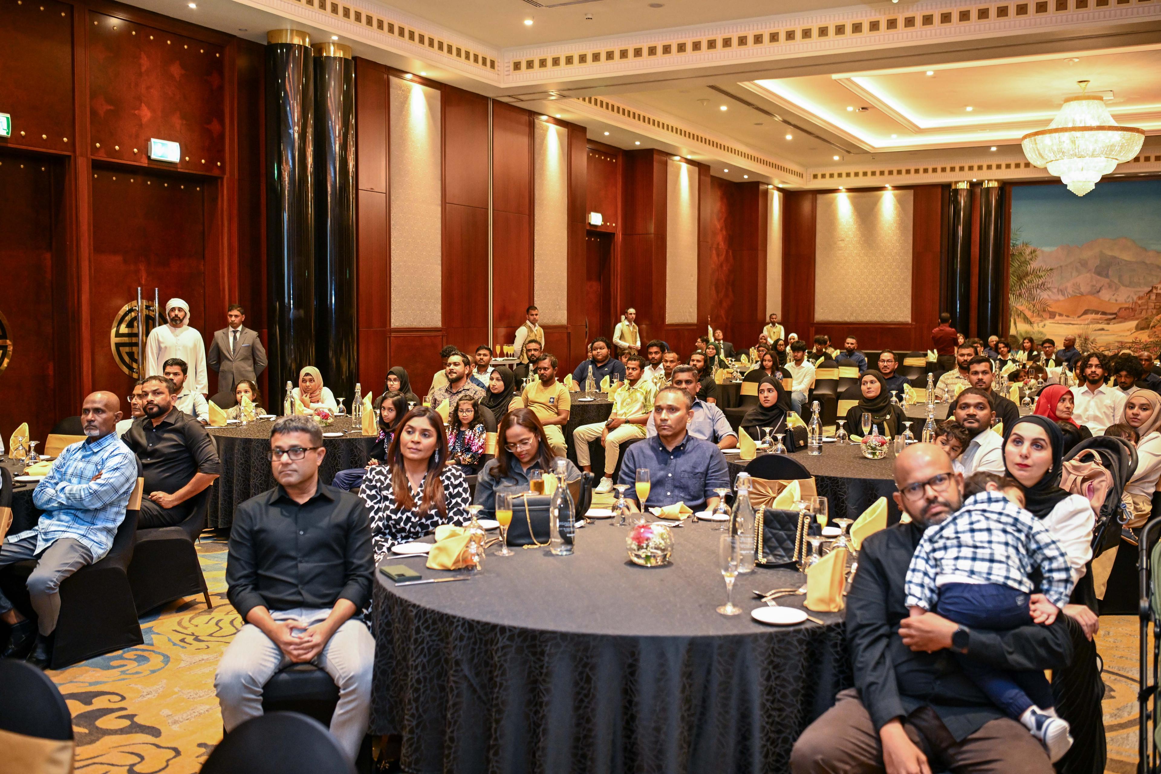 ޔޫއޭއީގައި ތިބި ދިވެހިން ބޭރަށް ނުކުމެ ނޫޅުމަށް އެދިއްޖެ