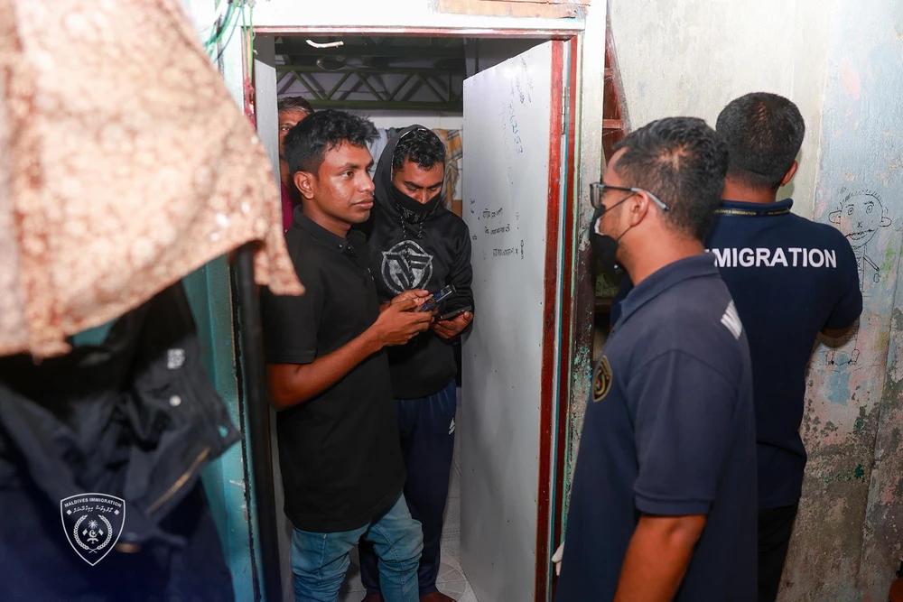 ދެ އެކަމަޑޭޝަން ބްލޮކެއް ބަލާފާސްކޮށް 16 ބިދޭސީން ހައްޔަރުކޮށްފި