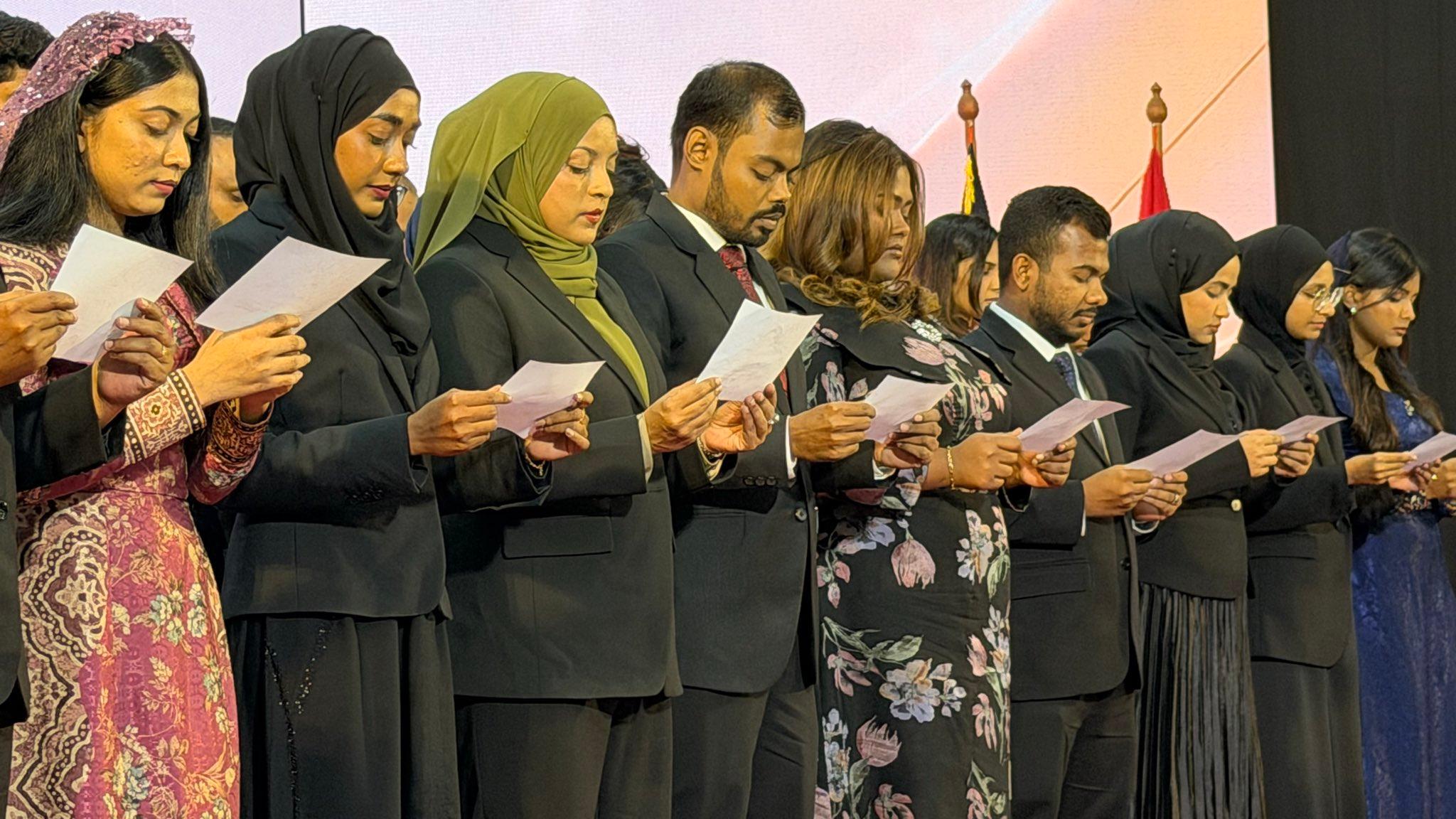 39 ވަކީލުން ހުވާކޮށް ޤާނޫނީ ދާއިރާއާއި އަލަށްގުޅިއްޖެ