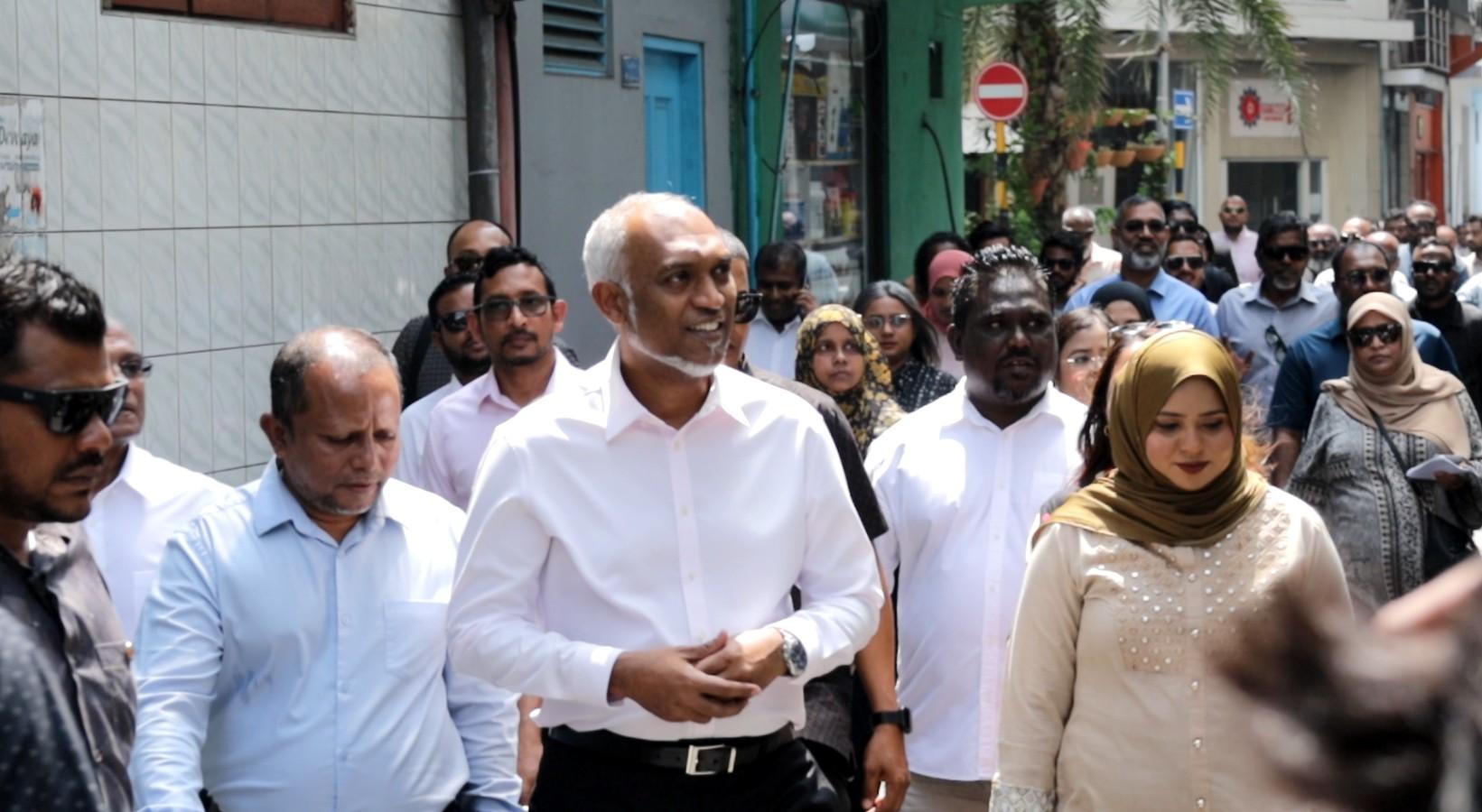 "ޕީއެންސީ ދޮރުން ދޮރަށް" މާފަންނު މެދު ދާއިރާގެ ރައްޔިތުންނާ ރައީސް ބައްދަލުކުރައްވައިފި