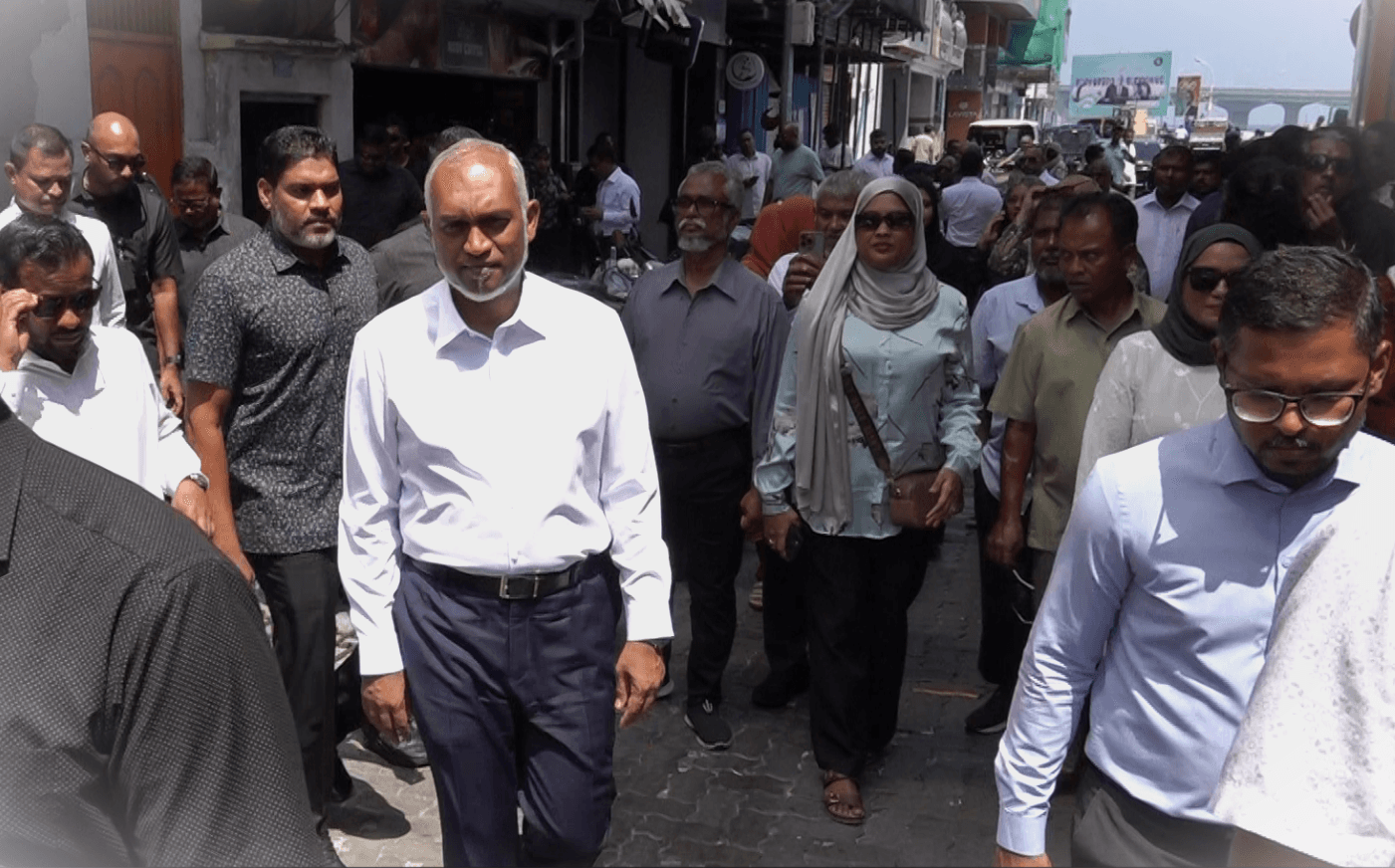 "ޕީއެންސީ ދޮރުން ދޮރަށް" މެދު ހެންވޭރު ދާއިރާގެ ރައްޔިތުންނާ ރައީސް ބައްދަލުކުރައްވައިފި