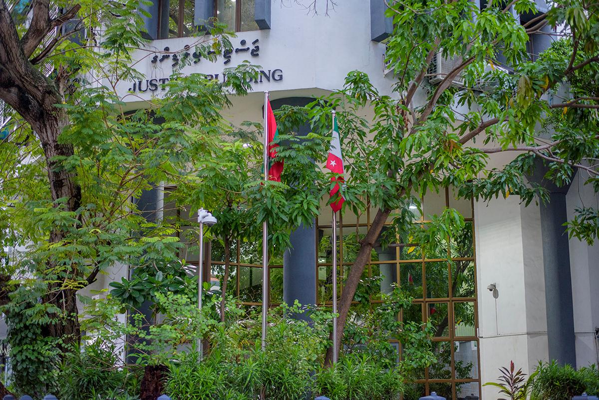 ހައިކޯޓުގެ ފަނޑިޔާރު ކަމަށް ރައޫފާއި ޝަފީއު އައްޔަންކުރަނީ