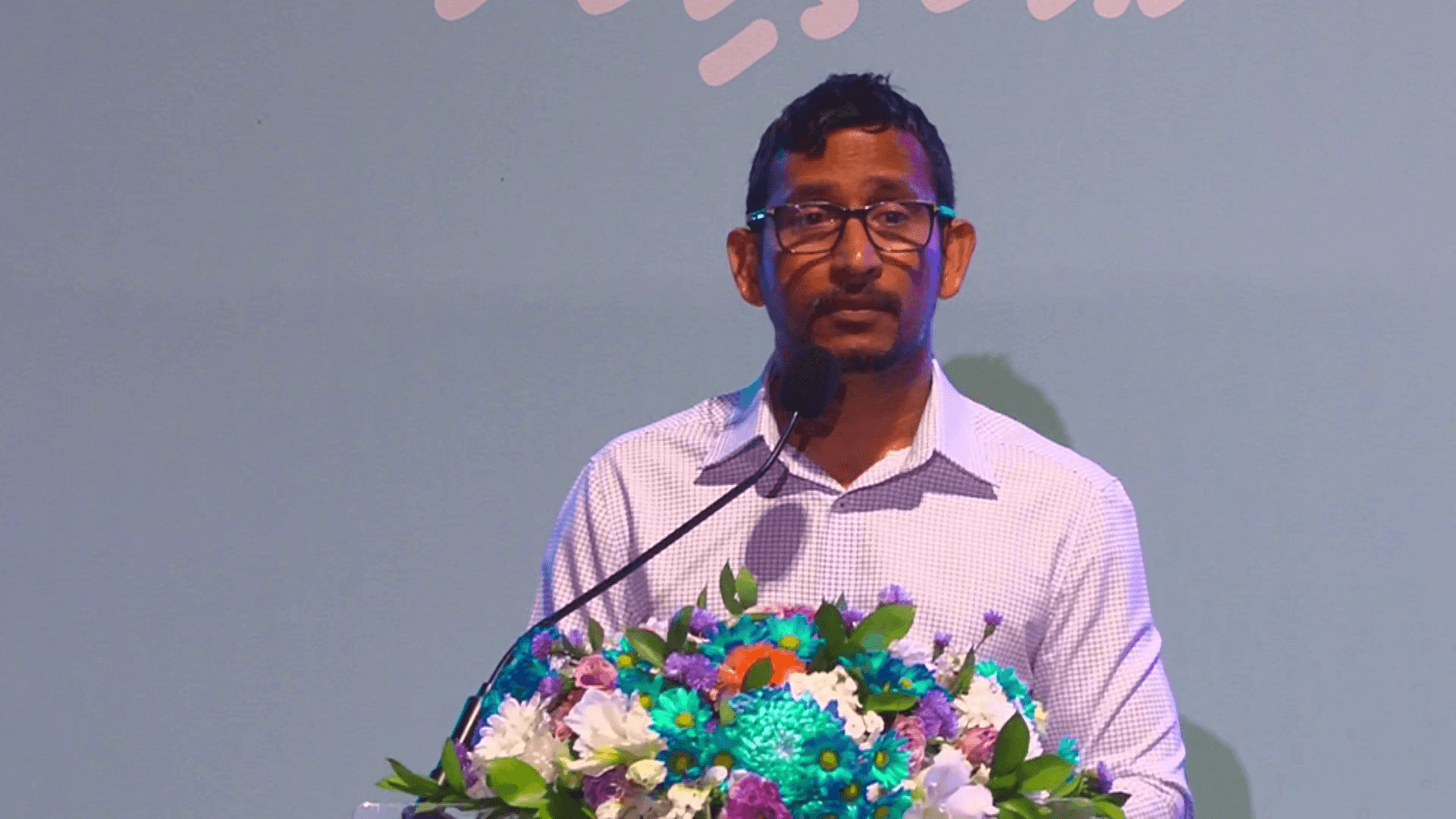  ޗެއަރޕާސަން ވަޅަށް ފައިބައިގެން އުޅުއްވާތަން އެބަފެނޭ: ފަލާހް 