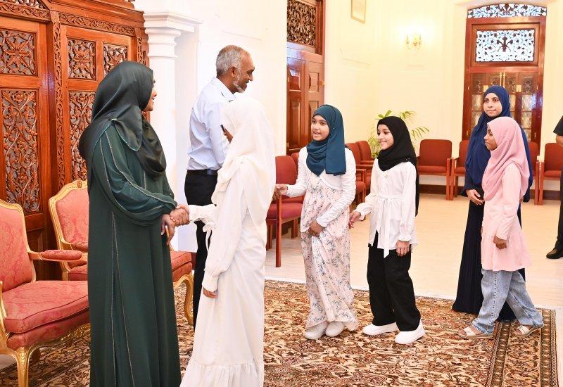 މި އަހަރުވެސް ފިޠުރުޢީދު ދުވަހު ރައީސުލްޖުމްހޫރިއްޔާގެ ދެކަނބަލުން ޢީދު ސަލާން ކުރެއްވުން އޮންނާނެ: ރައީސް އޮފީސް 