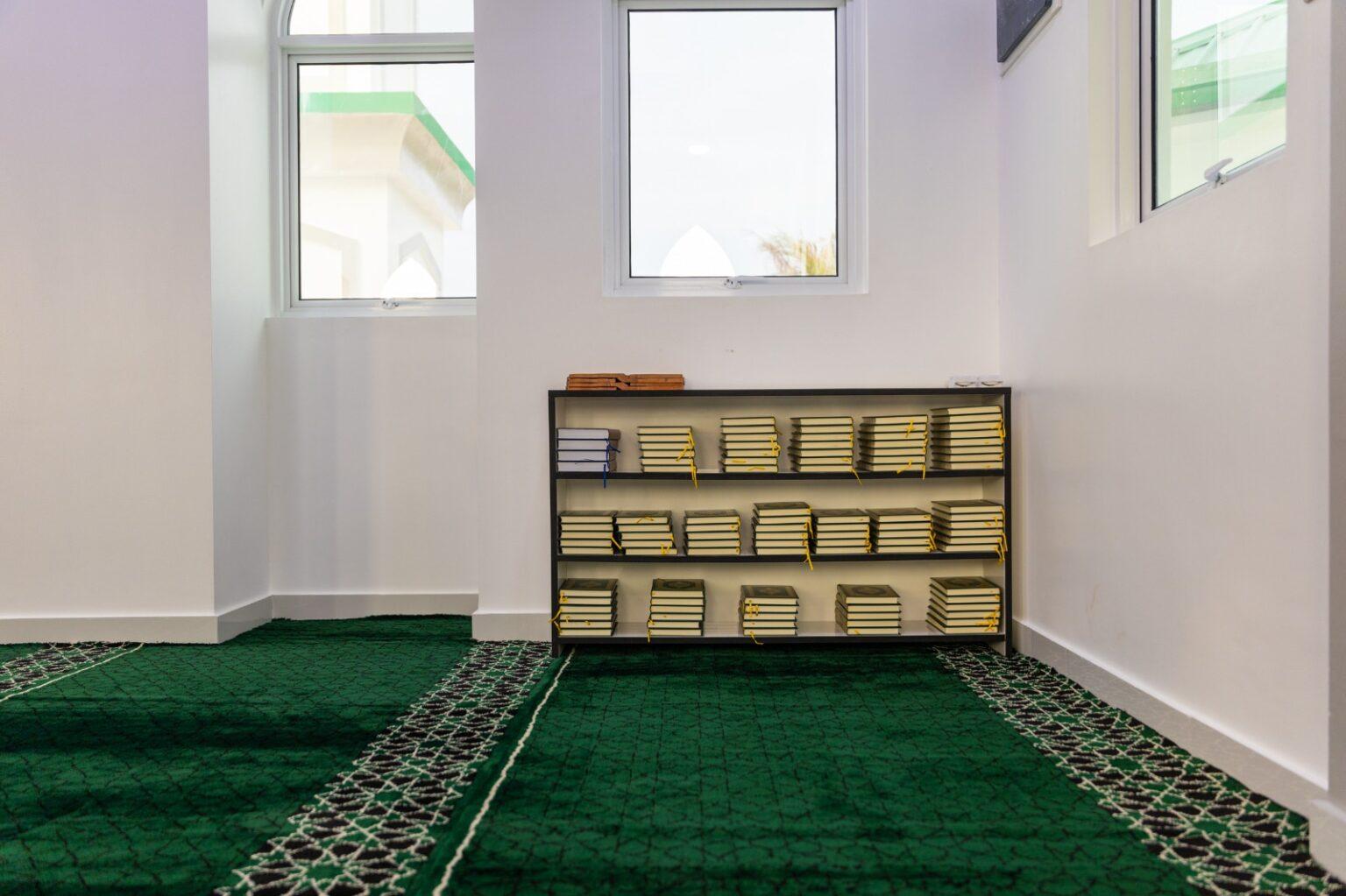 އަލަށް ހުޅުވި މިސްކިތްތަކަށް ސައުދީން މުސްހަފް ހަދިޔާކޮށްފި