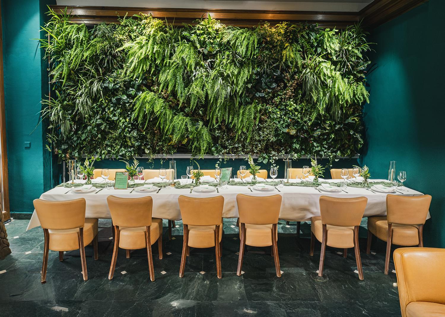 ތެލާއި ގޭސް ނެތިގެން އިންޑިޔާގެ ރެސްޓޯރެންޓްތައް ބަންދުކުރަން ޖެހިދާނެ ކަމުގެ ބިރު!