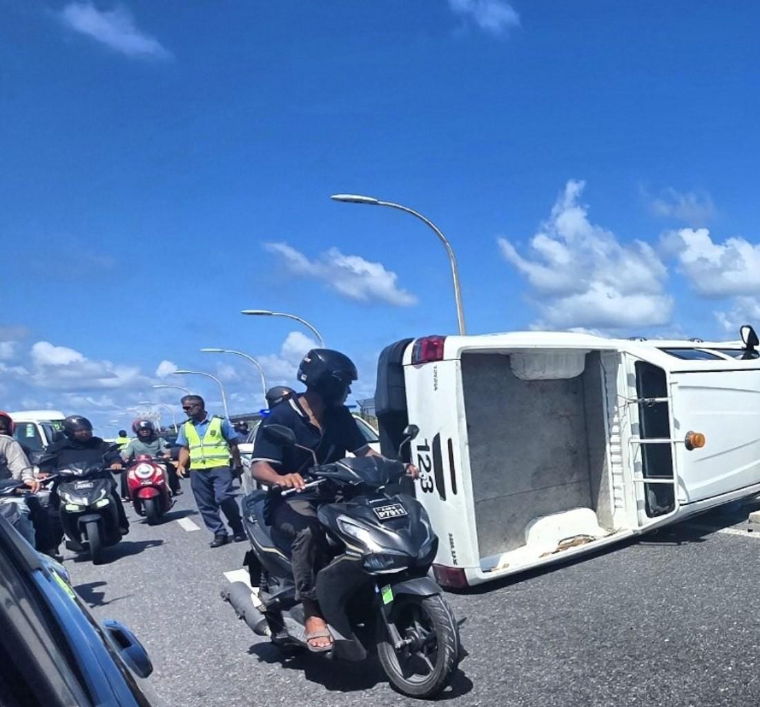 ސިނަމާލެ ބްރިޖް މަތިން އަނެއްކާވެސް ބޮޑު އެސިޑެންޓެއް!