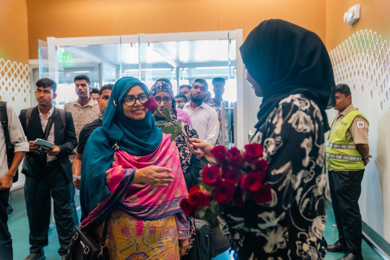 މޯލްޑވިއަނުން ބަންގްލަދޭޝްއަށް ދަތުރުތައް ފަށައިފި