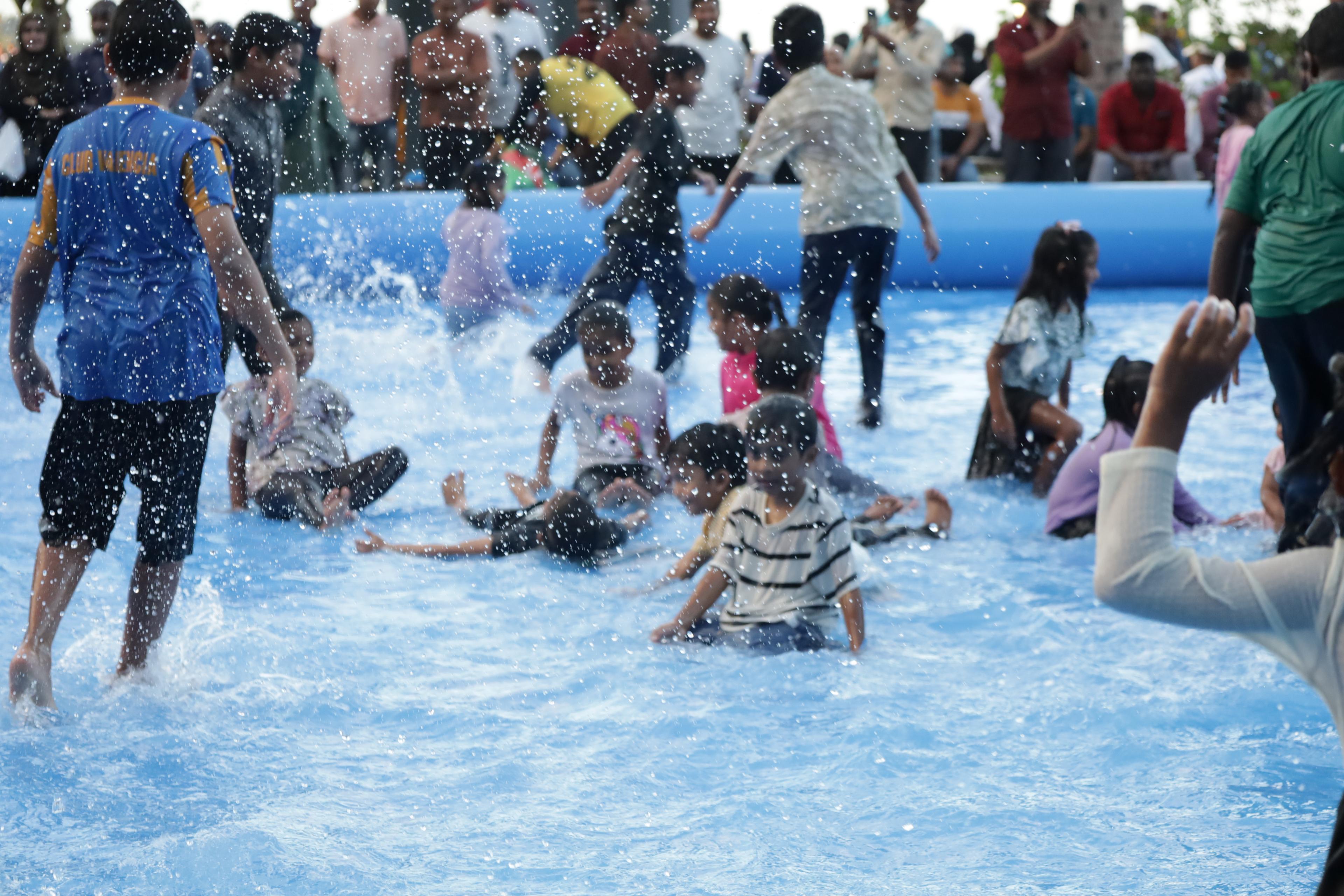 މާލެ ސަރަހައްދުގެ އީދު ކުޅިވަރުތަކާއެކު ދިވެހި އާއިލާތައް އުފަލުން ފުރުވާލައިފި!