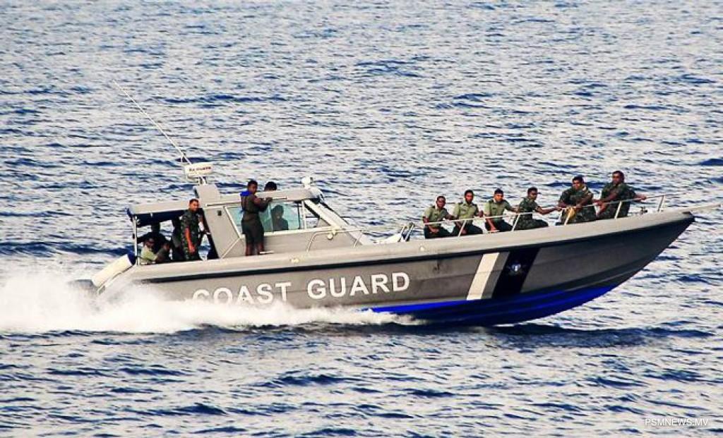 ވ.ފެލިދޫ ކައިރިން ބަންޑުން ޖަހާލި ލޯންޗުން ގެއްލުނު ދެ މީހުން އަދިވެސް ނުފެނޭ: ފުލުހުން 