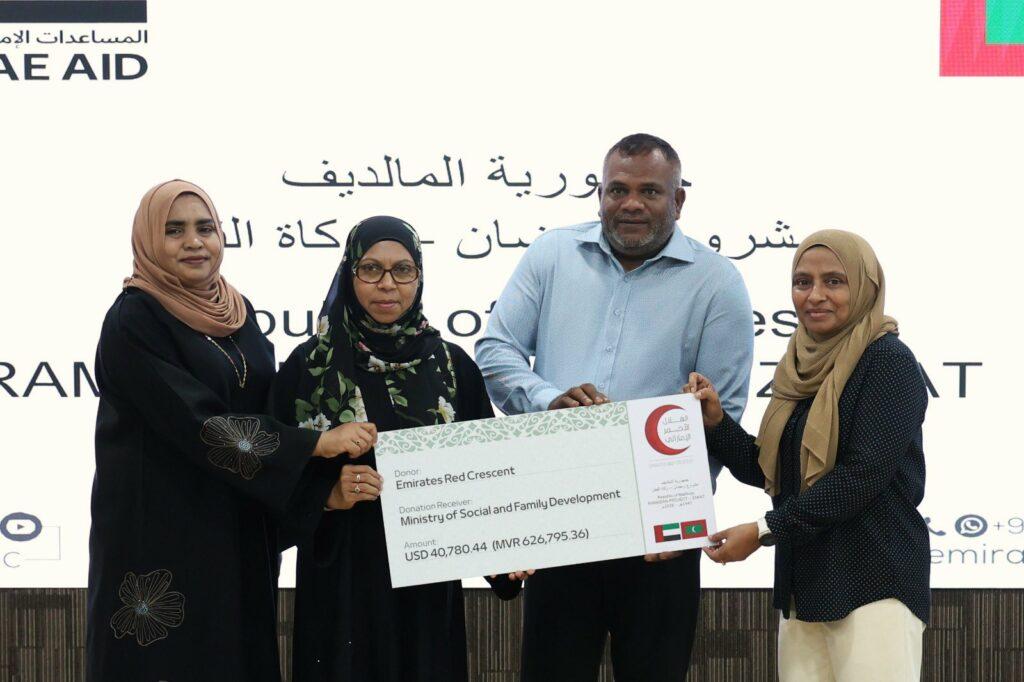  ދައުލަތުގެ ބެލުމުގެ ދަށުގައި ތިބިކުދިންނަށް 40 ހާހަށްވުރެ ގިނަ ޑޮލަރު  ހަދިޔާކޮށްފި 