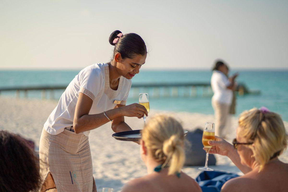 ރާއްޖެއަށް ޒިޔާރަތްކުރި ފަތުރުވެރިންގެ 53 އިންސައްތައަކީ އަންހެނުން