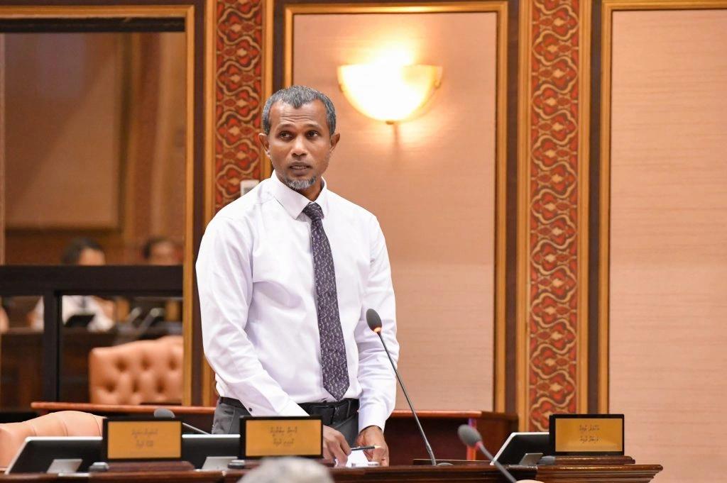 ވެރިކަމަށް 2 އަހަރު ވީއިރު ކުންފުނިތަކަށް ދައްކަންޖެހޭ 800 މިލިއަނަށްވުރެ ގިނަ ފައިސާހުރި: ތާރިގް (ޓޮމް) 