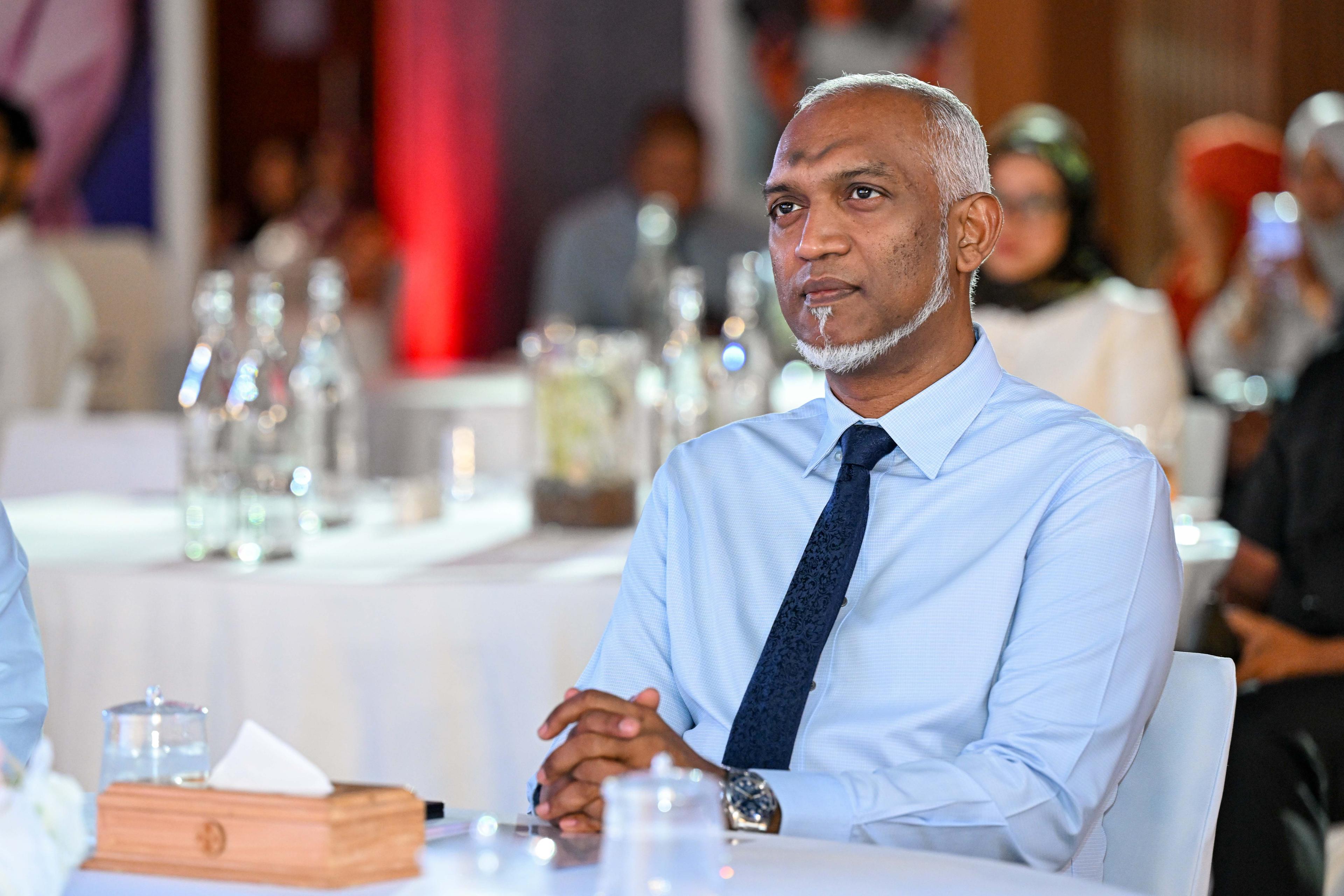 ވަޒީފާތަކުން މީހުން މަދުކުރަނީ ރައްޔިތުންވެސް ބޭނުންވެގެން: ރައީސް