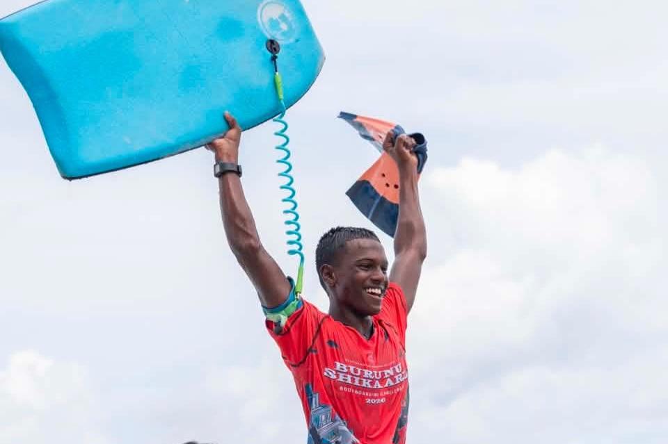 ބުރުނު ޝިކާރު ބޮޑީބޯޑިންގ ޗެލެންޖް: އެންމެ ފަހުގެ ޗެމްޕިއަން އިޔަން ބަލިކޮށް ނޫހް ޖޫނިއާ ފިރިހެން ޑިވިޝަން ޗެމްޕިއަންކަން ހޯދައިފި