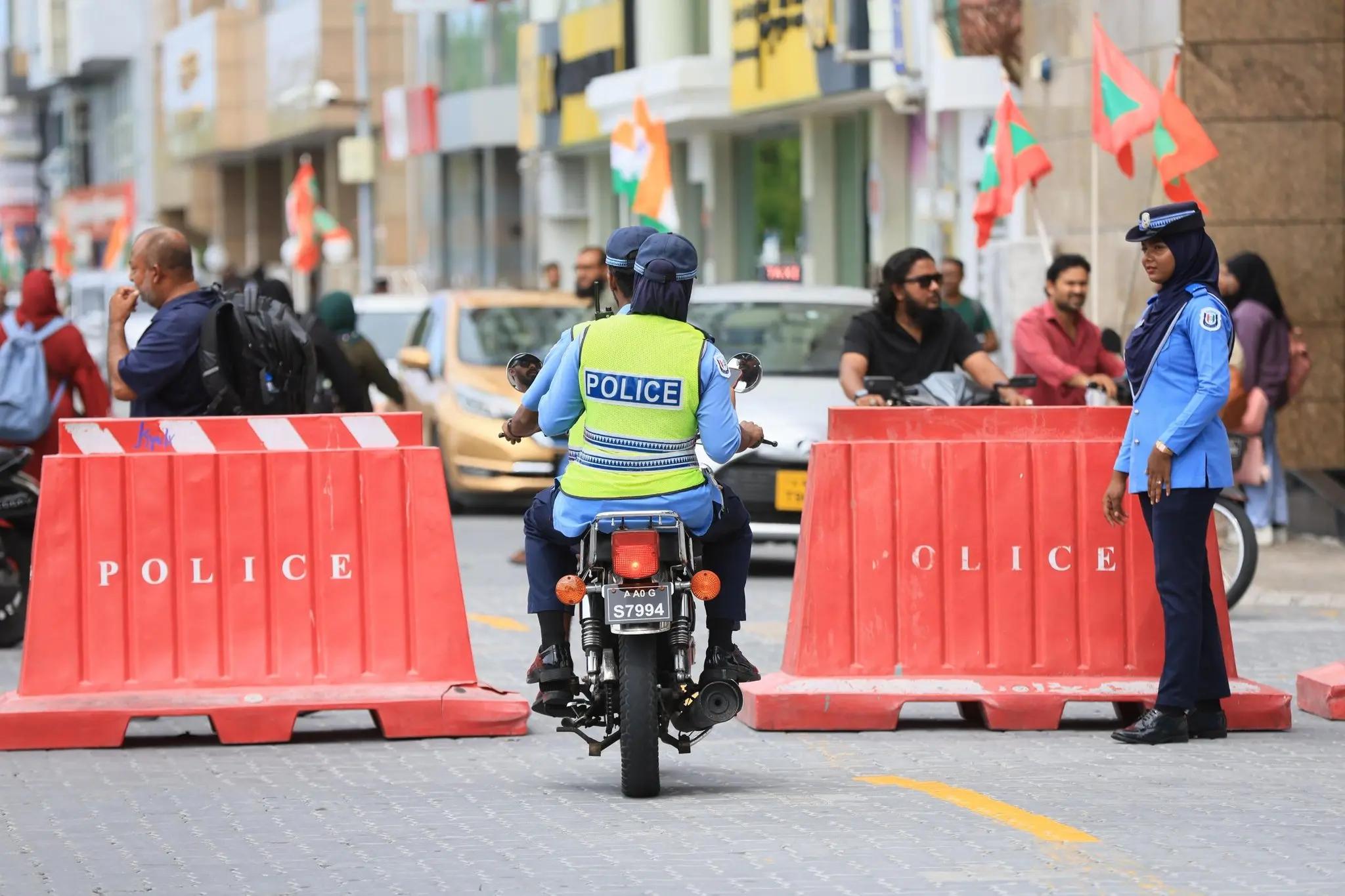 ޙަބަރު ހުސްވެގެން  ވެއްޓިފައި އޮތް މީހަކަށް ފުލުހުން އެހީތެރިވެދީފި