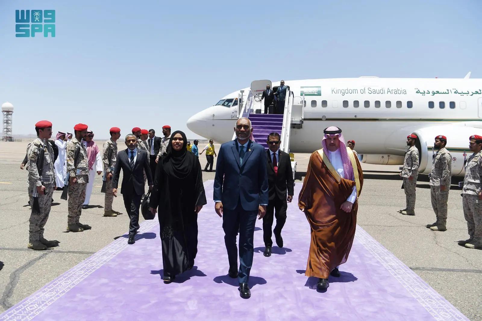 ރައީސްގެ ދެކަނބަލުން ހޯމަދުވަހު އުމްރާއަށް ވަޑައިގަންނަވަނީ 