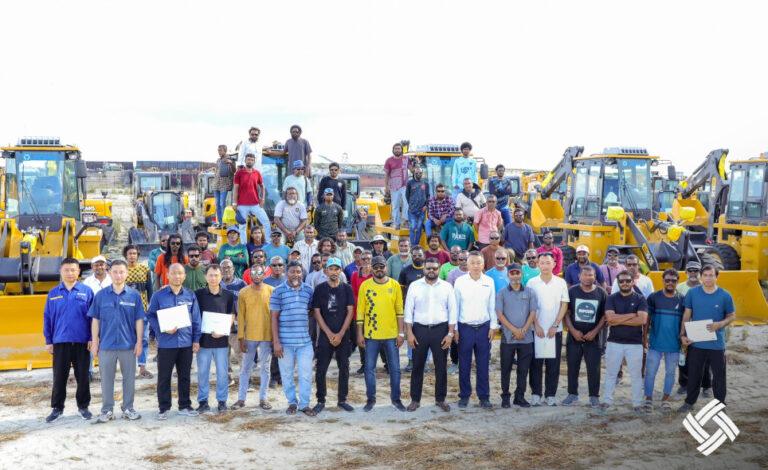 އާރްޑީސީން ގެނައި ހެވީ ވެހިކަލްތަކަށް  މީހުން ތަމްރީންކޮށްފި