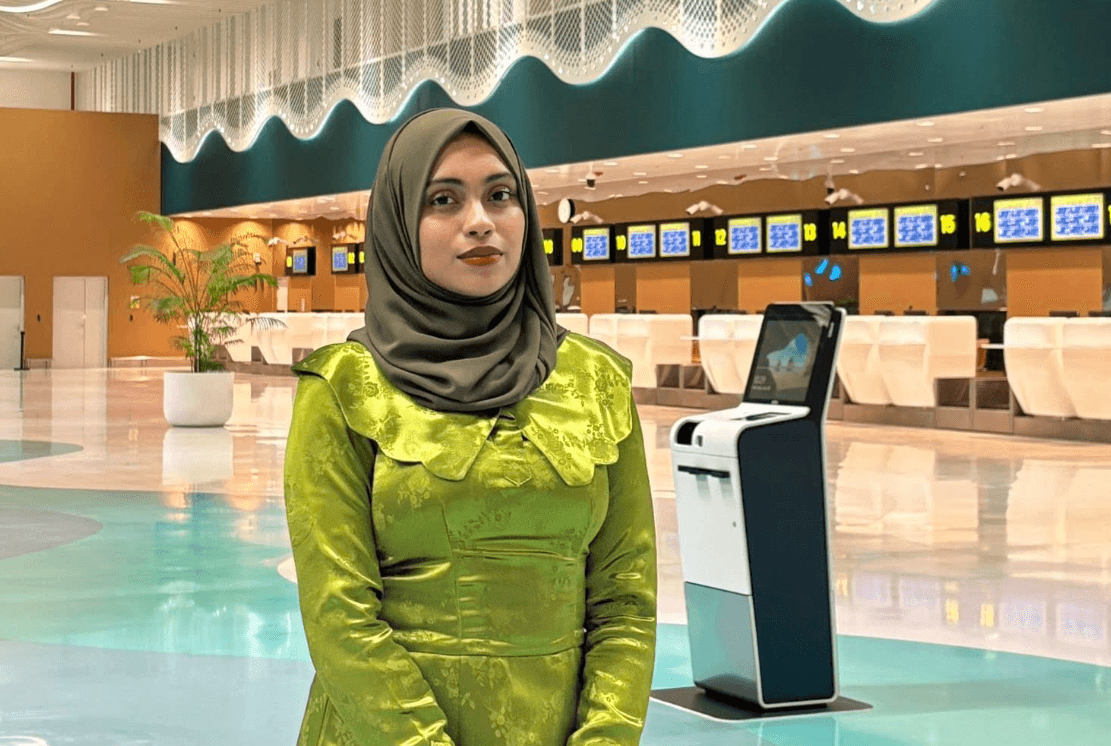 އީޝާގެ ޕާސްޕޯޓް ހިފަހައްޓައިފި 