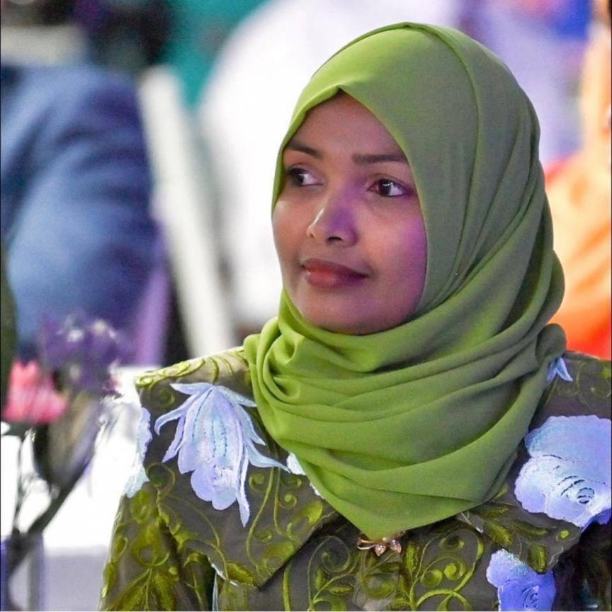 ރައްޔިތުންގެ ސަޕޯޓު ލިބޭނީ އިންސާފުވެރިވެގެން: ޒީނާ ޒާހިރު