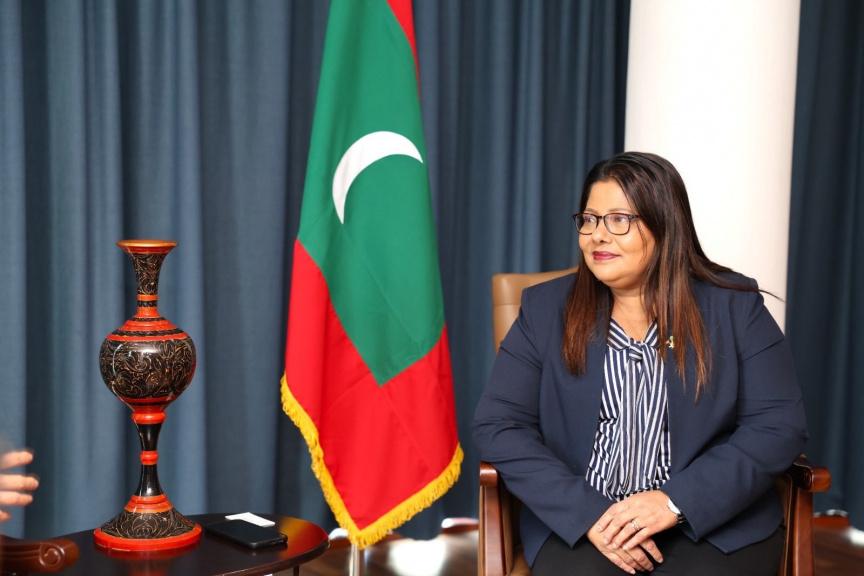 ރައްޔިތުންނަށް ބޭނުންވާ ބޭސް ފޯރުކޮށްދިނުމުގައި ދިމާވާ ގޮންޖެހުންތައް މިސަރުކާރުން ހައްލުކުރާނެ: ހެލްތު މިނިސްޓަރ ގީލާ އަލީ 