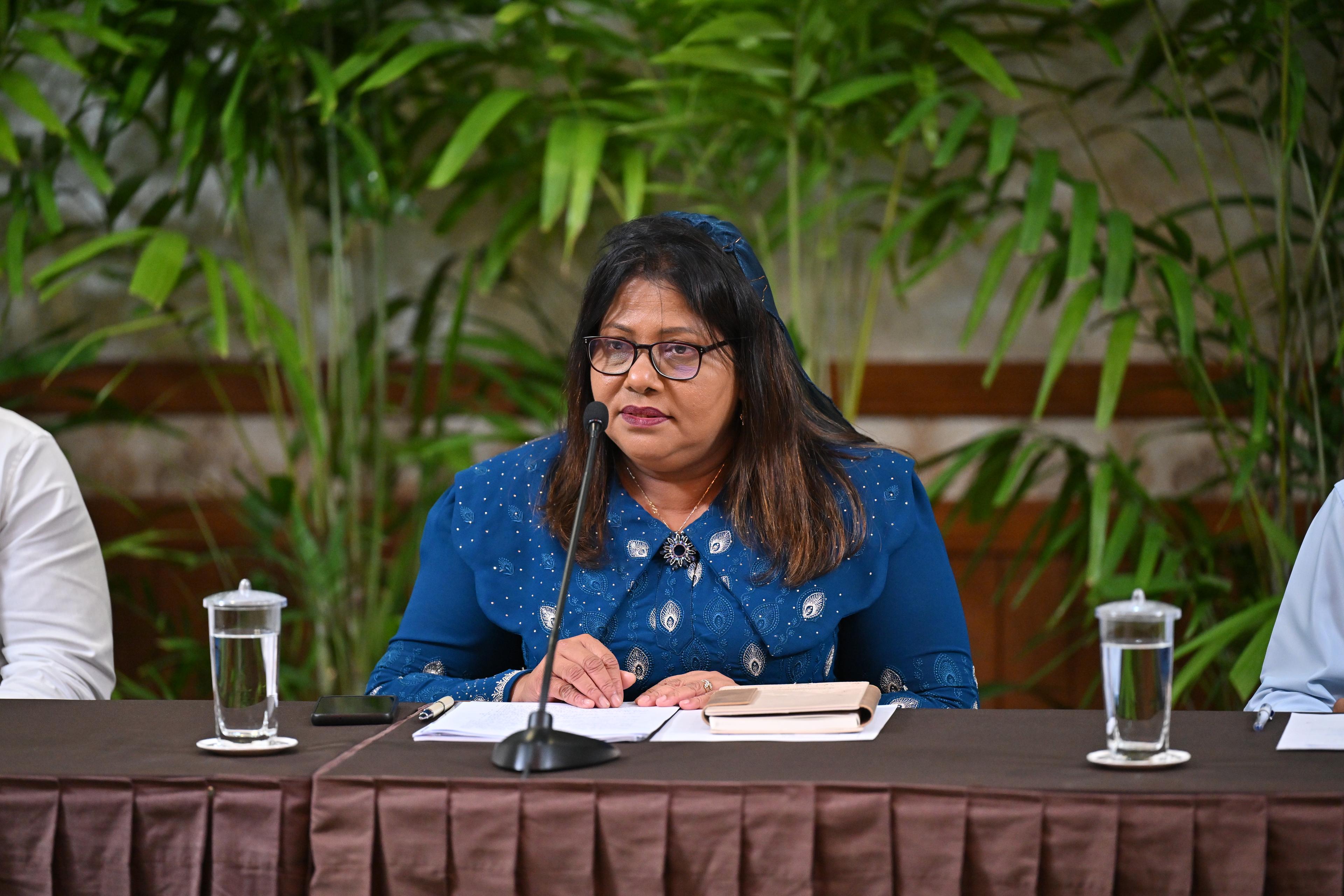 ރާއްޖޭގެ އާބާދީގެ ކޮންމެ 4 މީހަކުން އެކަކު ދުންފަތުގެ އިސްތިއުމާލް ކުރޭ: ސިއްހީ ވަޒީރު  