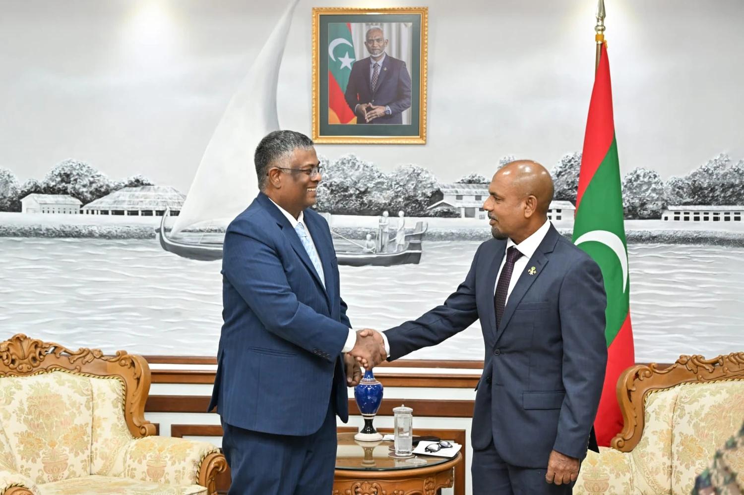 އިންޑިއާގެ ސަފީރު ދިފާޢީ  ވަޒީރާ ބައްދަލުކުރައްވައިފި 