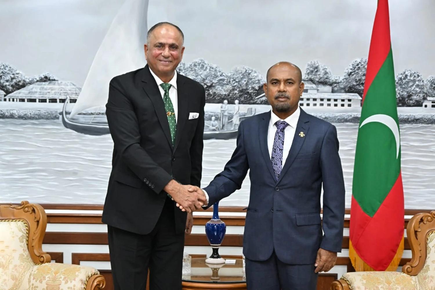  ޕާކިސްތާނުގެ ސަފީރު ދިފާޢީ  ވަޒީރާއި ބައްދަލުކުރައްވައިފި 