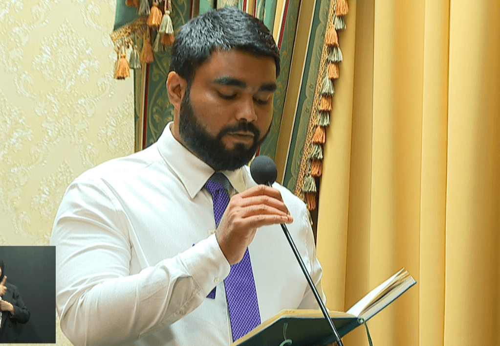 ކޯޓު ޢަމުރާ ޚިލާފުވެއްޖެ ކަމަށް ވިދާޅުވެ  ރައީސް އަންގަވައިގެން އަދަދުގެ ނޫސްވެރިޔާ ރައީސް އޮފީހުން ނެރެފި