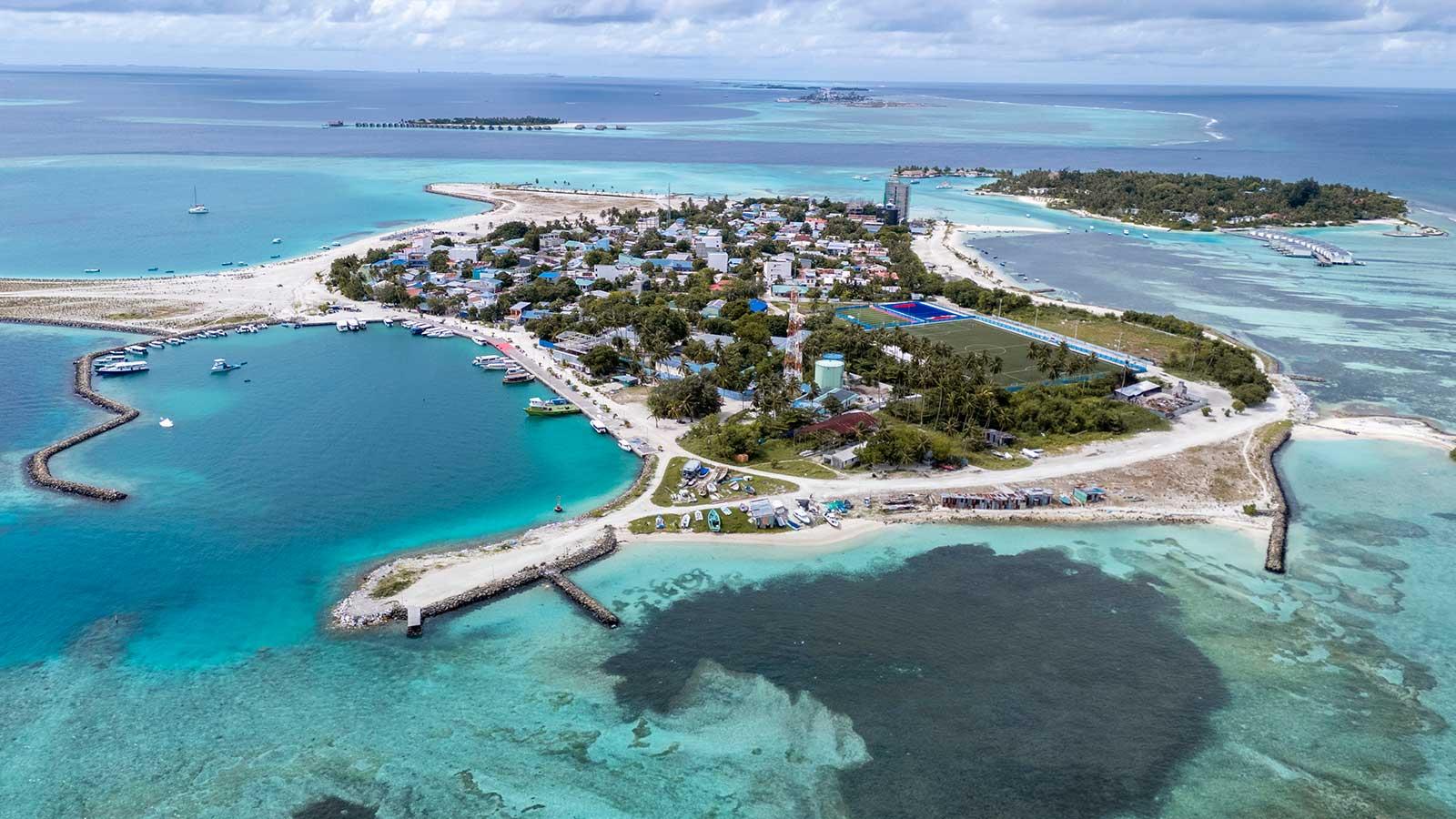 އިމާރާތަކުން ކުޑަ ކުއްޖަކު ވެއްޓި އަނިޔާވެއްޖެ