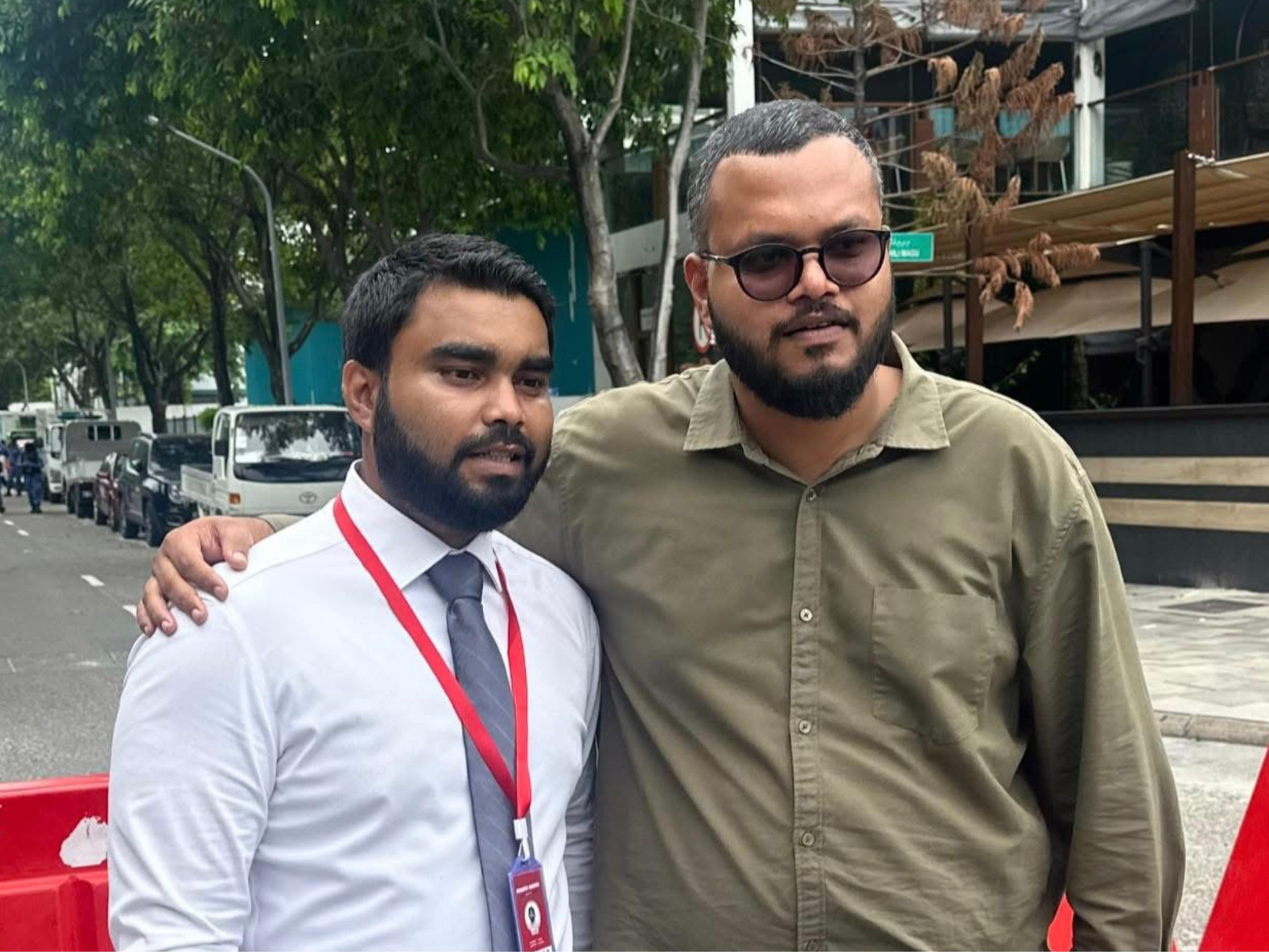 ދެ ނޫސްވެރިން ހައްޔަރުކޮށްފި