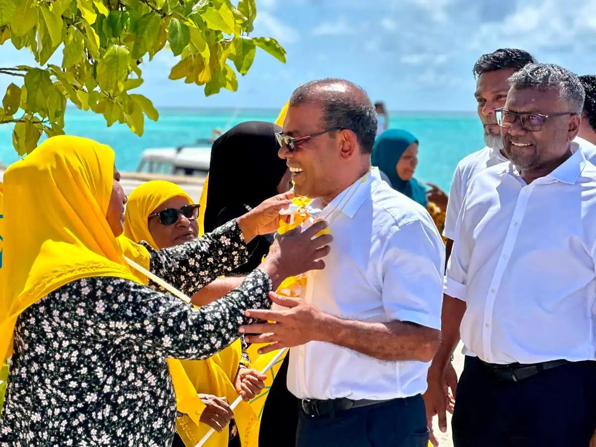 މުއިއްޒު މަސައްކަތް ކުރަނީ ރާއްޖެ އިންގިލާބުގެ ތުންފަތް މައްޗަށް ގެންނަން: ރައީސް ނަޝީދު