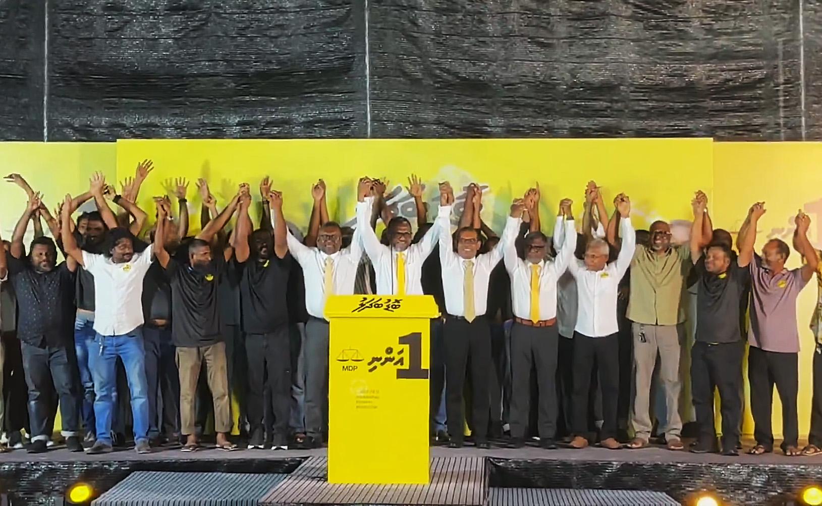 ތިނަދޫ ދެކުނު ދާއިރާގެ ކުރީގެ މެމްބަރު އަބްދުﷲ އަހްމަދު އެމްޑީޕީ އާއި ގުޅިވަޑައިގެންފި 