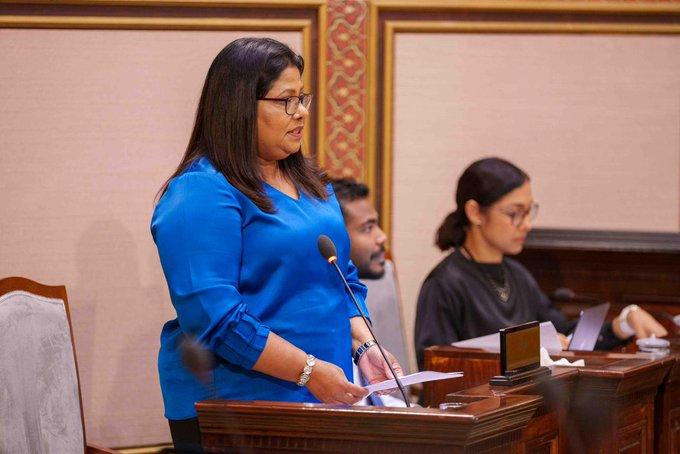 ސިނގިރޭޓު އަގުހެޔޮކުރުމާ ބެހޭގޮތުންކުރި ސުވާލަށް މިނިސްޓަރ ގީލާ ޖަވާބެއް ނުދެއްވި