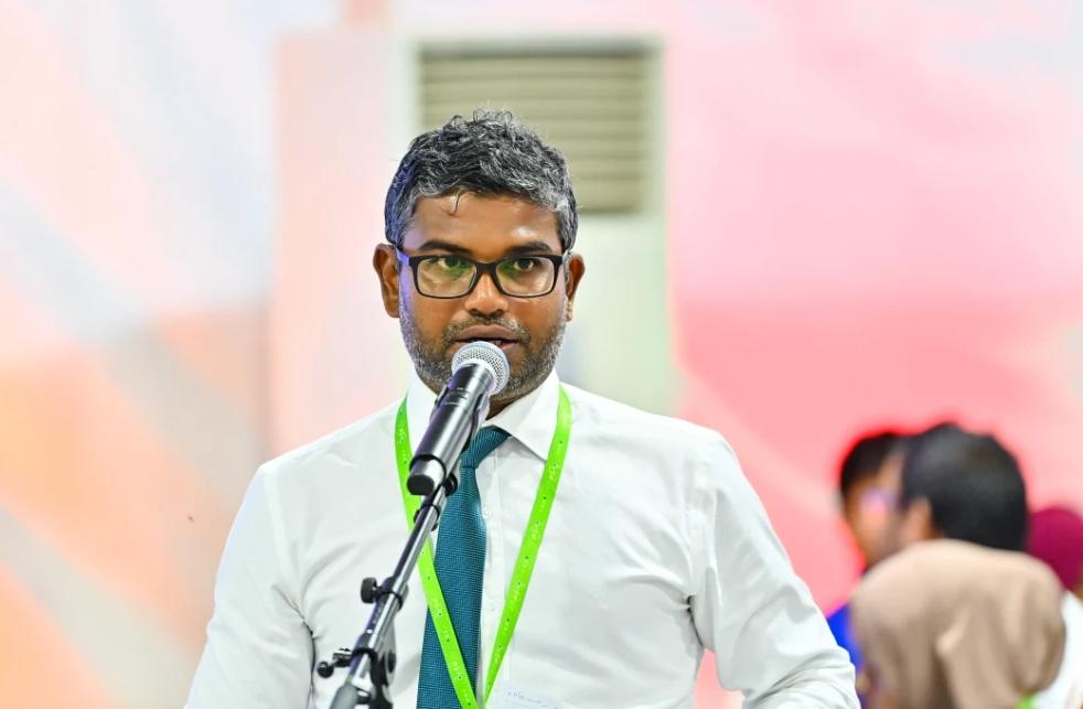 ޕާޓީ ބަދަލުކުރުމުން ވ ތިނަދޫ ކައުންސިލް ރައީސްގެ ގޮނޑި ގެއްލިއްޖެ 