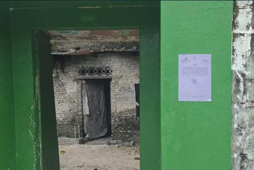 ކޯޓް އަމުރުގެ ދަށުން އައްޑޫގައި ބަންދުކުރި ގެއަށް ވަތް މީހަކު ހައްޔަރުކޮށްފި 
