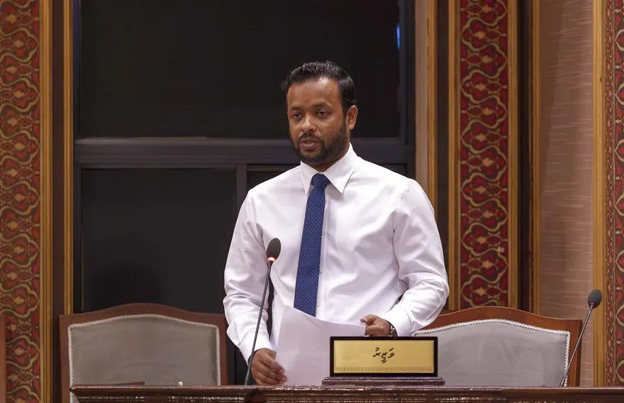 އައްޑޫ ބަހުން ކުރި ސުވާލަށް، މިނިސްޓަރ ޖަވާބު ދެއްވީ ހުވަދޫ ބަހުން