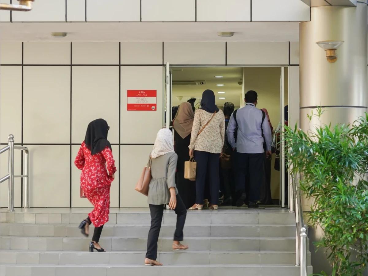 ސިވިލް ސާވިސް މުވައްޒަފުން  ގަޑި ނުޖެހޭ ގޮތަށް 30 މިނެޓު ދީފި