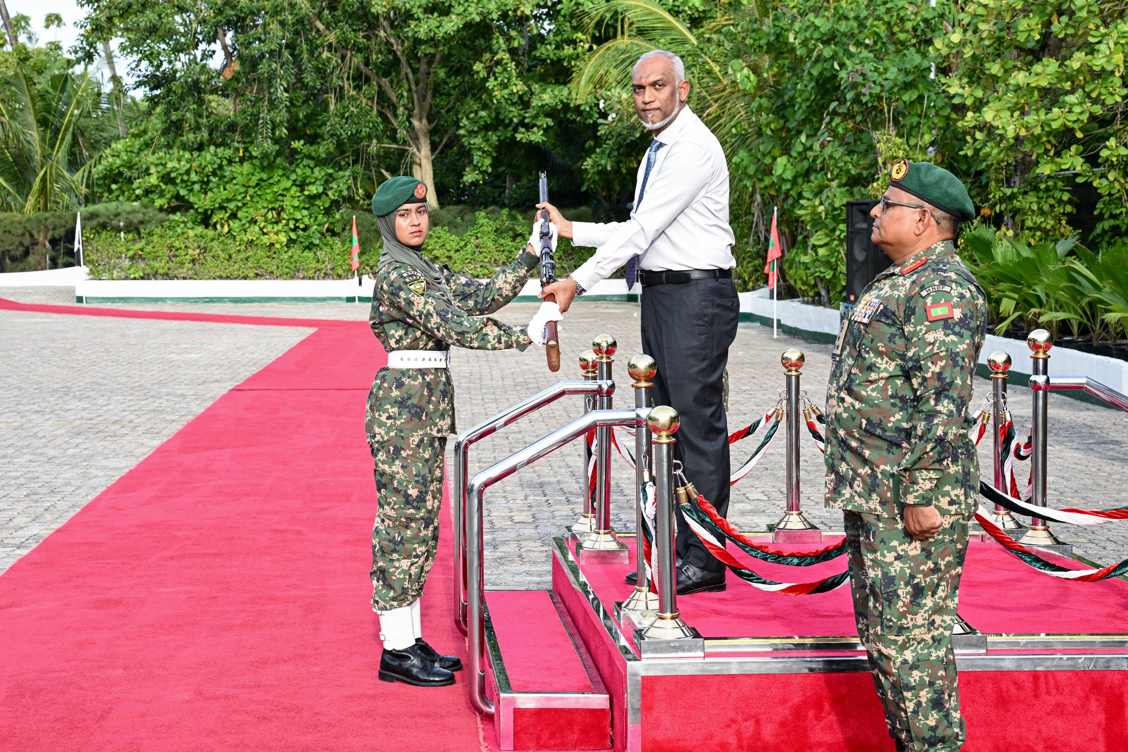 ސިފައިންގެ 72، 73 ވަނަ ތަމްރީނު ކޯހުގެ ހުވާކުރުމުގެ ރަސްމިއްޔާތު ރައީސް ޝަރަފުވެރިކޮށްދެއްވައިފި