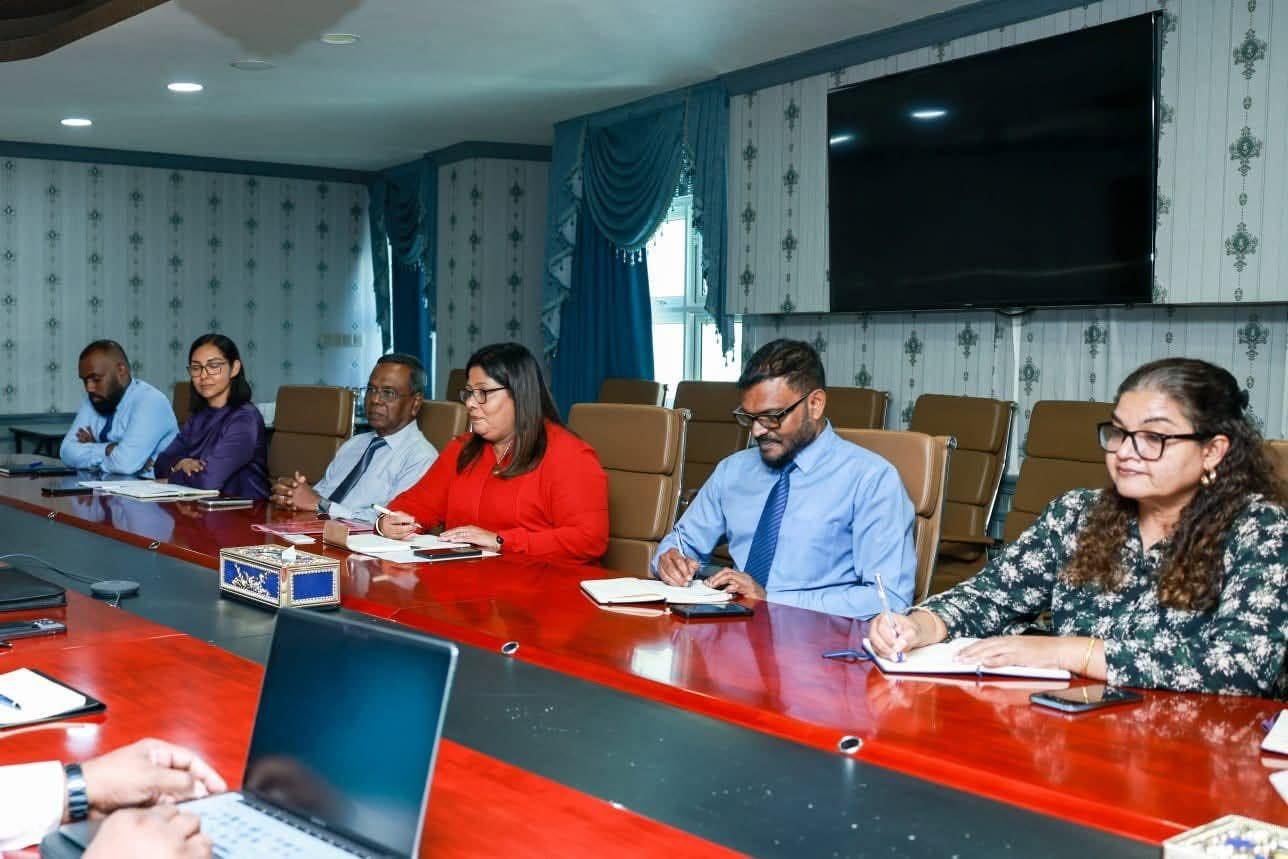 ޕާމަނަންޓް ސެކްރެޓަރީންނާއި ސެކްރެޓަރީ ޖެނެރަލުންގެ މުސާރަ އާއި އިނާޔަތްތައް ކުޑަކޮށްފި
