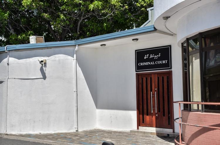 ކްރިމިނަލް ކޯޓަށް ތިން ގާޒީން ހޯދަނީ