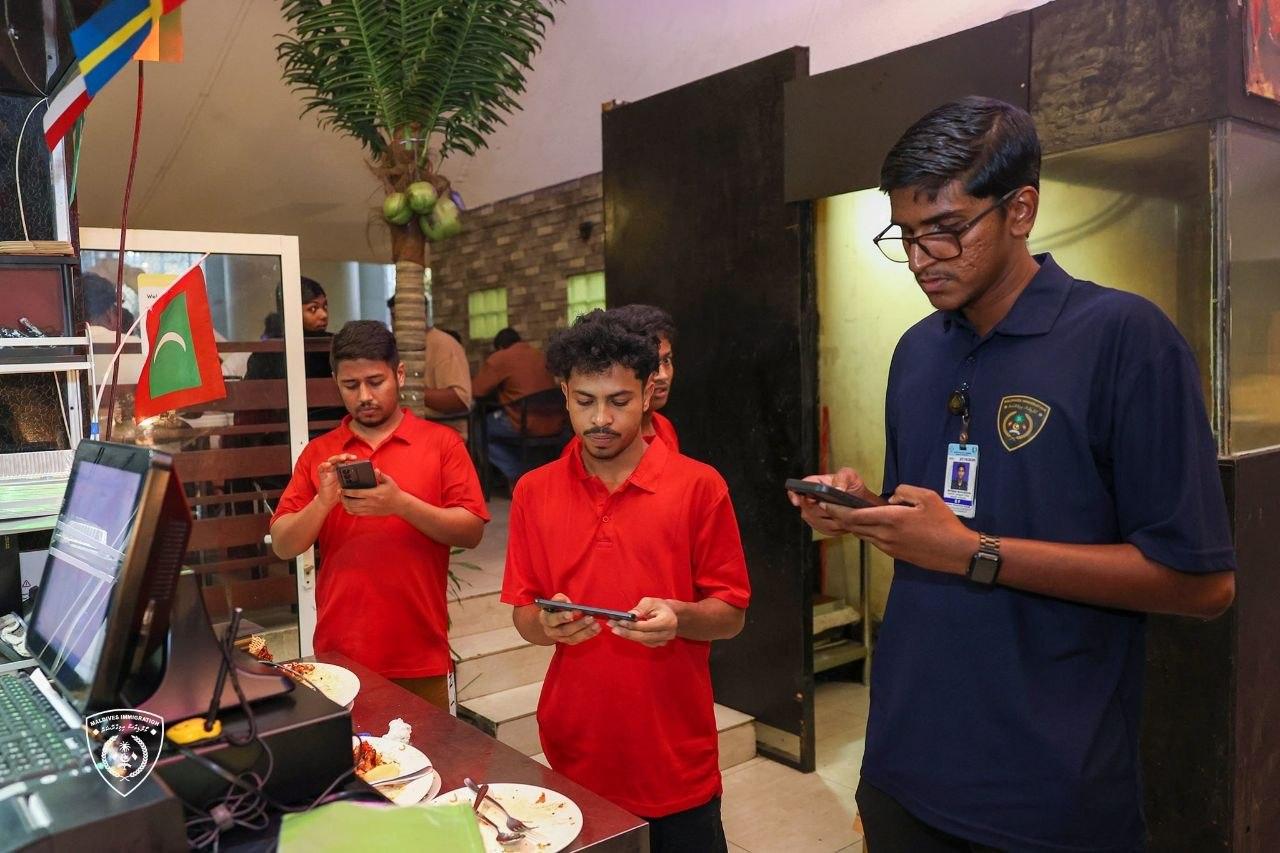 ގަވާއިދާ ހިލާފަށް އުޅެމުންދިޔަ 27 ބިދޭސީއަކު އިމިގްރޭޝަންގެ ބެލުމުގެ ދަށަށް ގެންގޮސްފި 