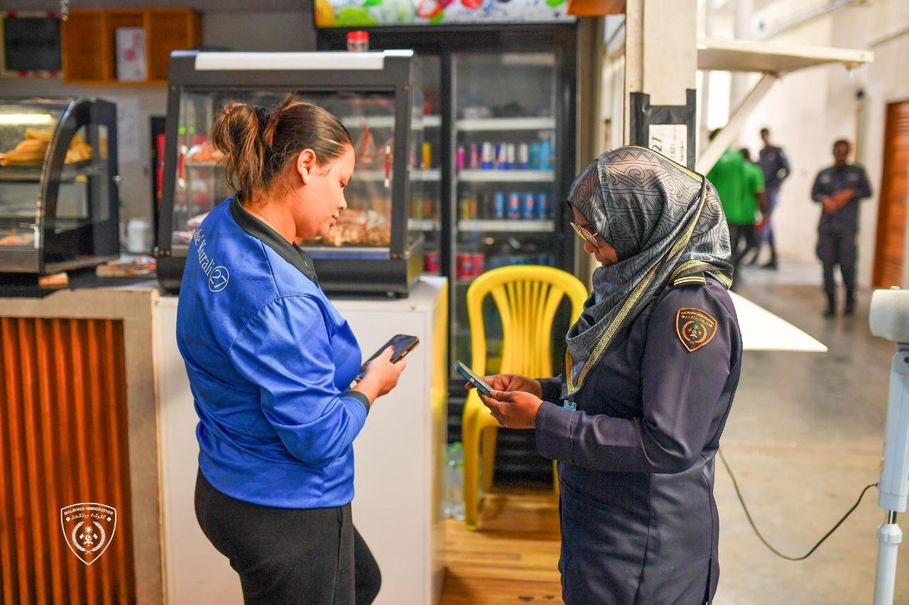  ރަށުމާރުކޭޓުގައި ގަވައިދާ ހިލާފަށް އުޅެމުންދިޔަ 20 ބިދޭސީން ހައްޔަރުކޮށްފި