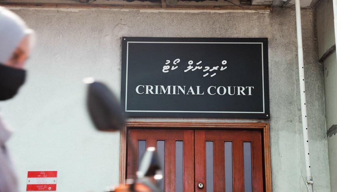 ފުލުހުންގެ ބެލުމުގެދަށުން ފިލި ޒުވާނަކު، ޝަރީއަތް ނިމެންދެން ބަންދަށް!