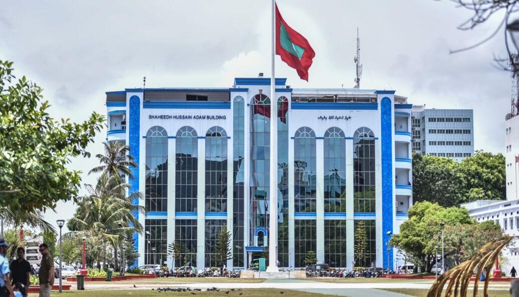 އަންހެނަކަށް ވެގެން ފޭސްބުކުން 7 ލައްކައަށް ވުރެ ގިނަ ރުފިޔާ ހޯދި މީހަކު ޖަލަށް!