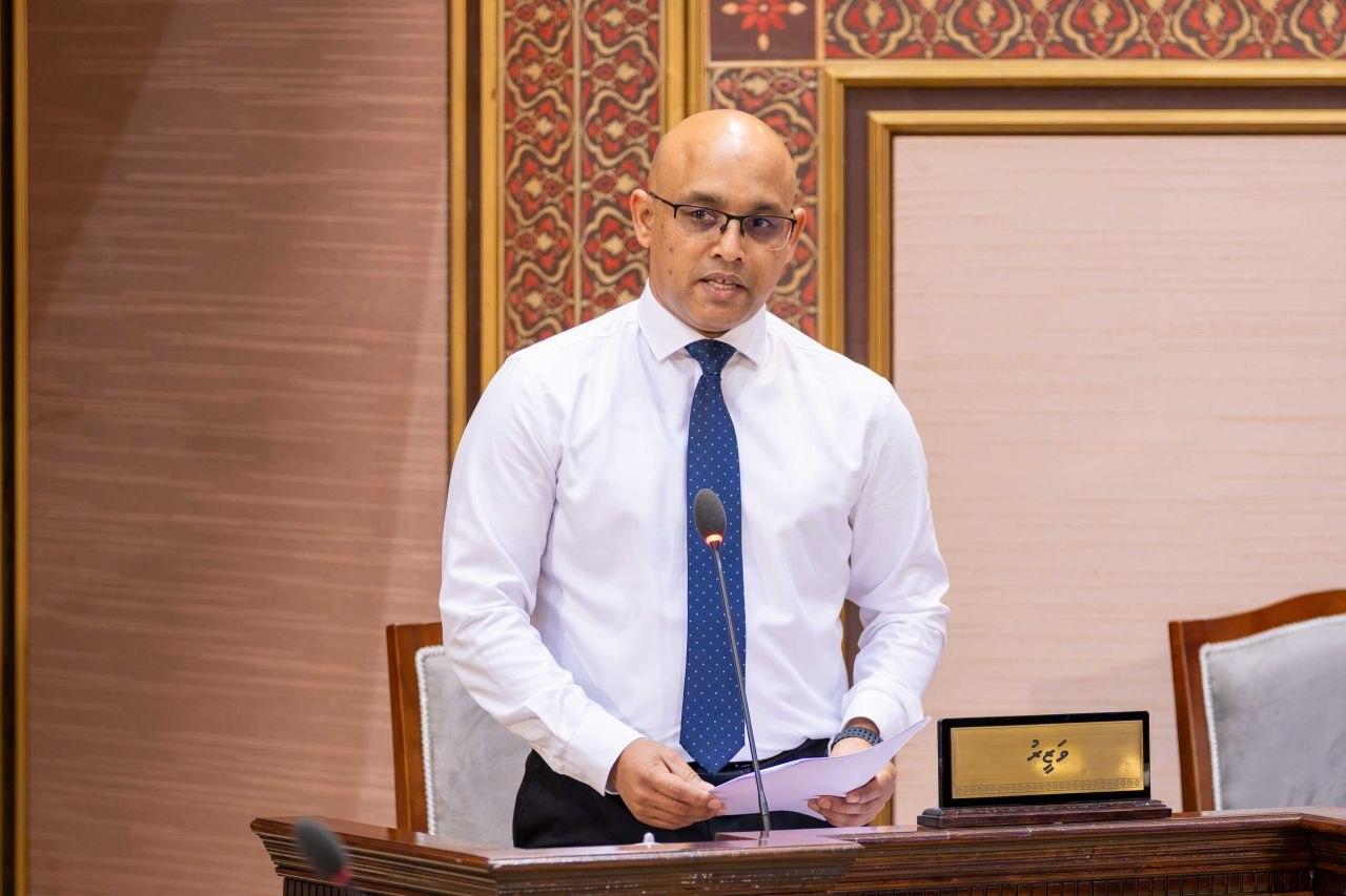 ސިޔާސީ ފިކުރަން ބަލައިގެން ސަރުކާރު ކުންފުނިތަކުން މުވައްޒަފުން ވަކި ނުކުރާނެ: މާލީ ވަޒީރު 