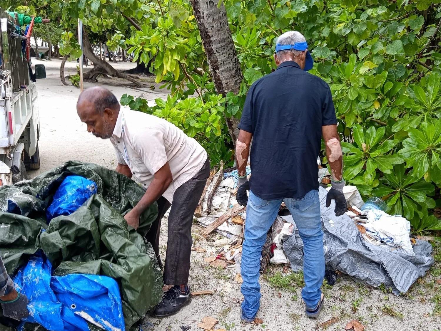 ވިލިމާލޭގެ މަގުތަކަށް ލުޔެއް: ޖަމާކޮށްފައި ހުރި ބަލްކް ކުނިތައް ނަގައި ސާފުކޮށްފި