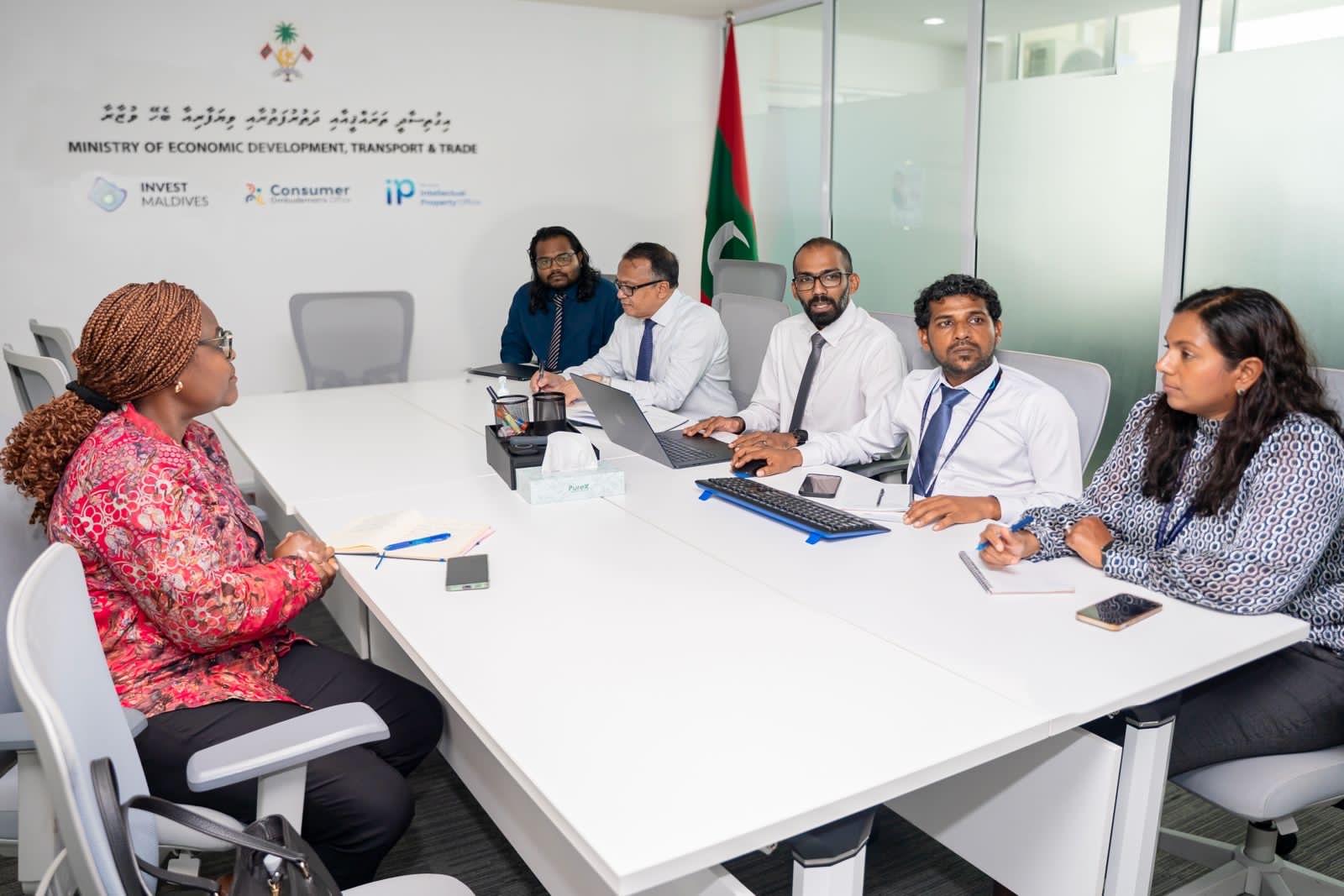 އިޤްތިޞާދީ ވުޒާރާގެ އިސްވެރިން ކޮމަންވެލްތު ސެކްރެޓޭރިއަޓްގެ ވަފުދަކާ ބައްދަލުވުމެއް!