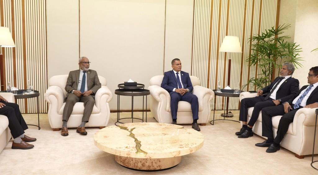 ގާނޫނު ހަދާ މަޖިލިސްތަކުގެ އިސްވެރިންގެ ބައްދަލުވުމަށް އަރުދޭ ކެމްބޯޑިއާ އަށް!